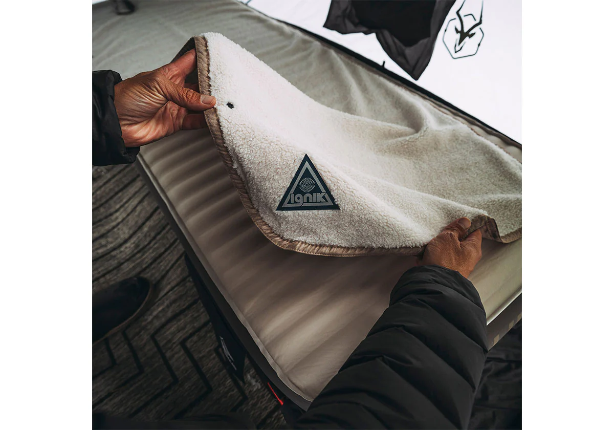 Flipside Heated Bed Cover Fleece - Image 5